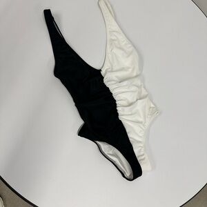 Lucia One Piece Brule / Noir swimsuit